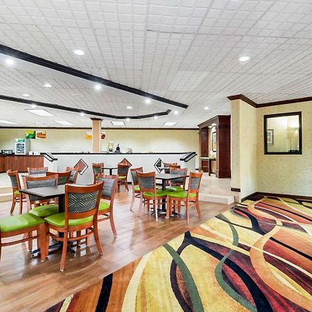 Quality Inn & Suites Florence Civic Center Exteriör bild