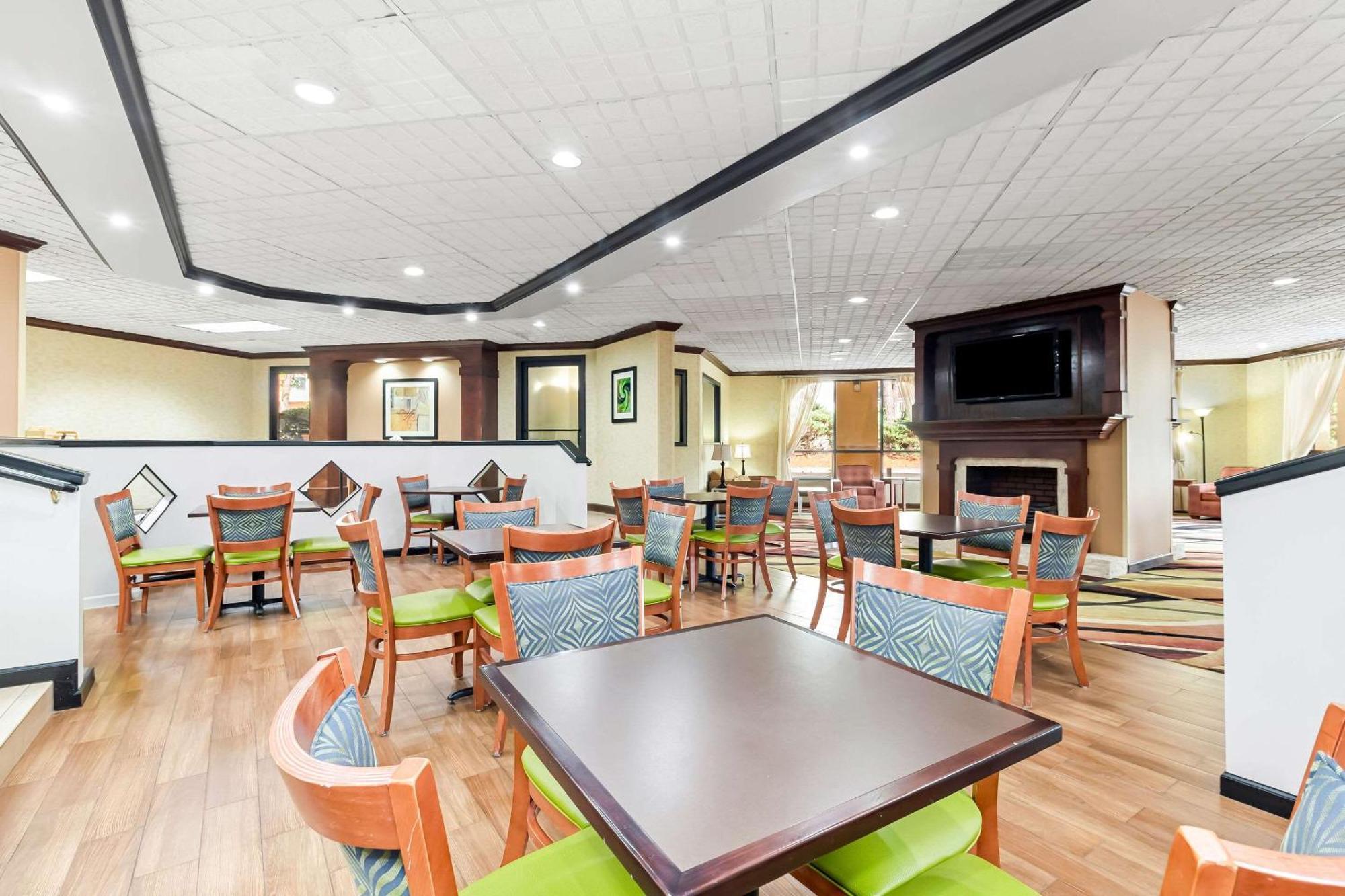 Quality Inn & Suites Florence Civic Center Exteriör bild
