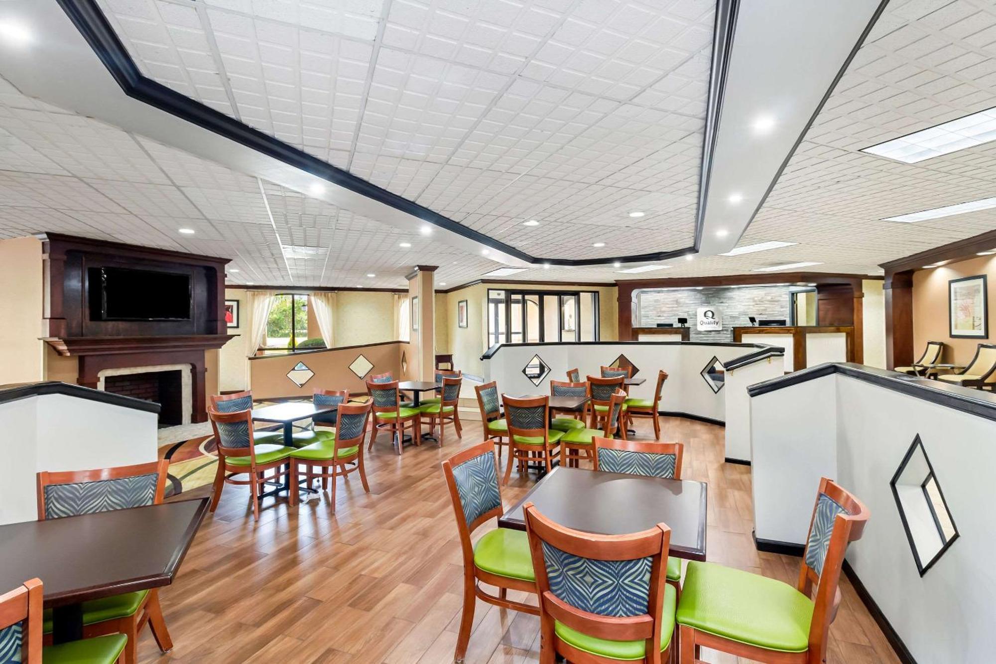 Quality Inn & Suites Florence Civic Center Exteriör bild