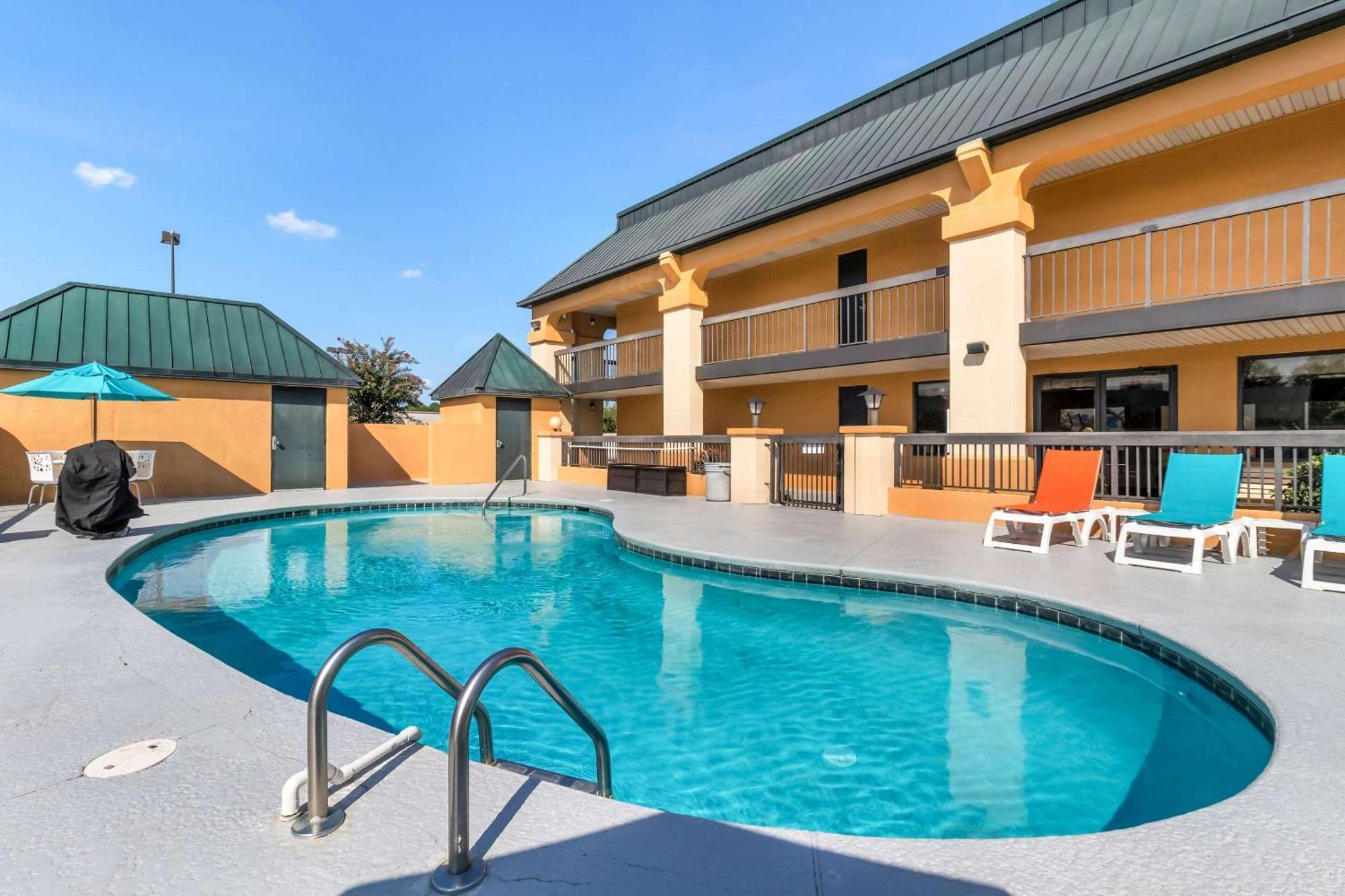 Quality Inn & Suites Florence Civic Center Exteriör bild