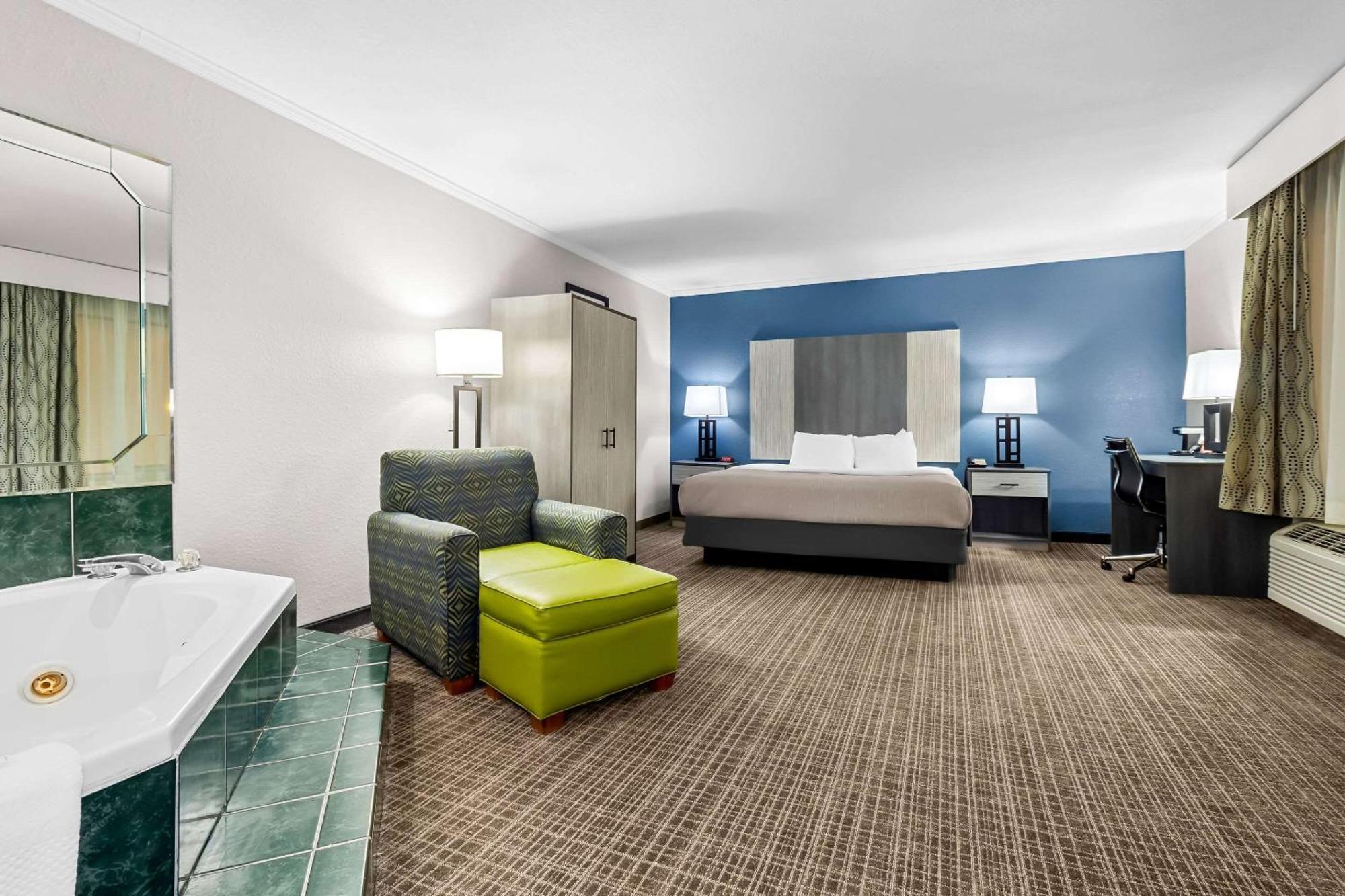 Quality Inn & Suites Florence Civic Center Exteriör bild