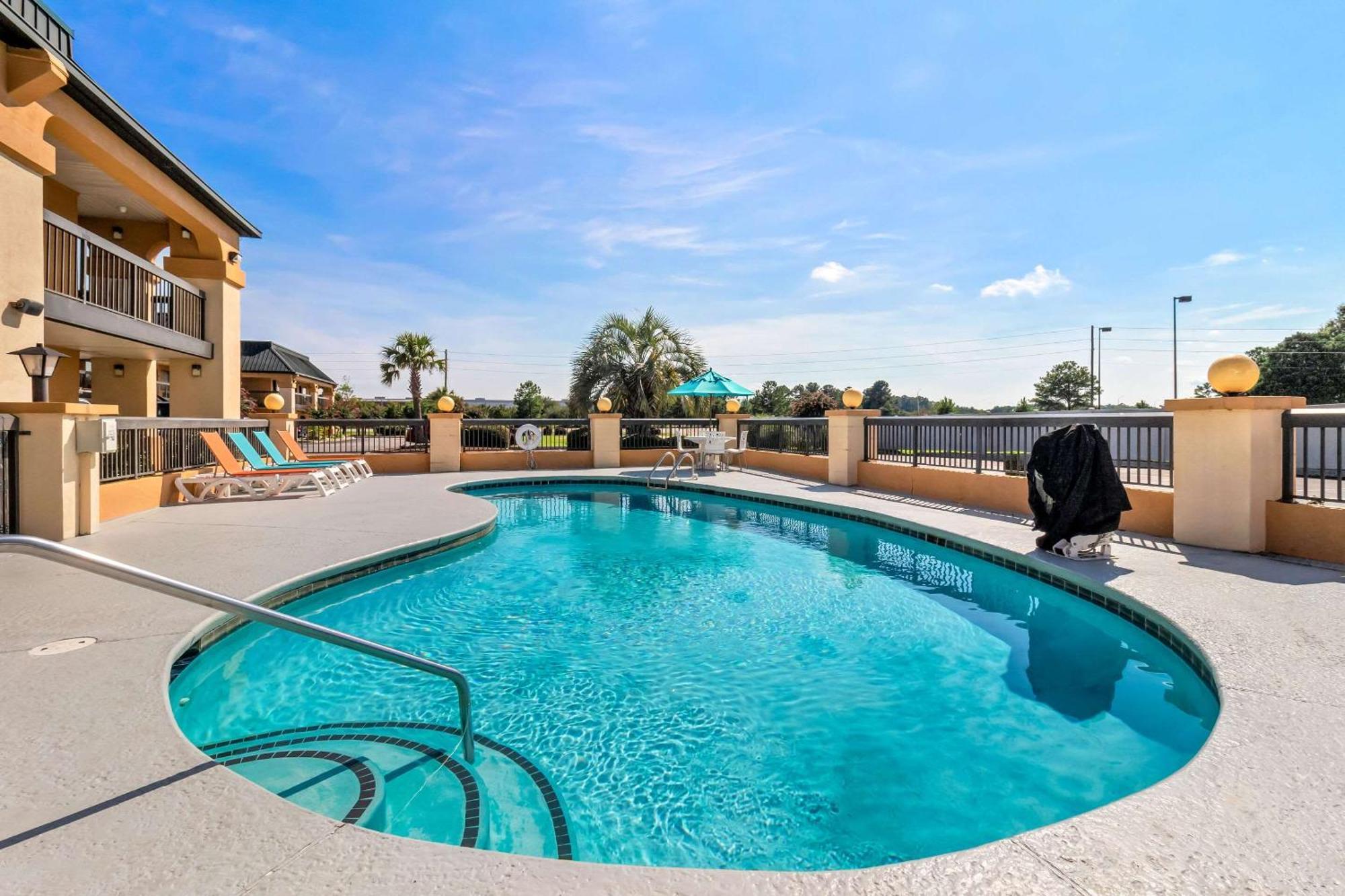 Quality Inn & Suites Florence Civic Center Exteriör bild