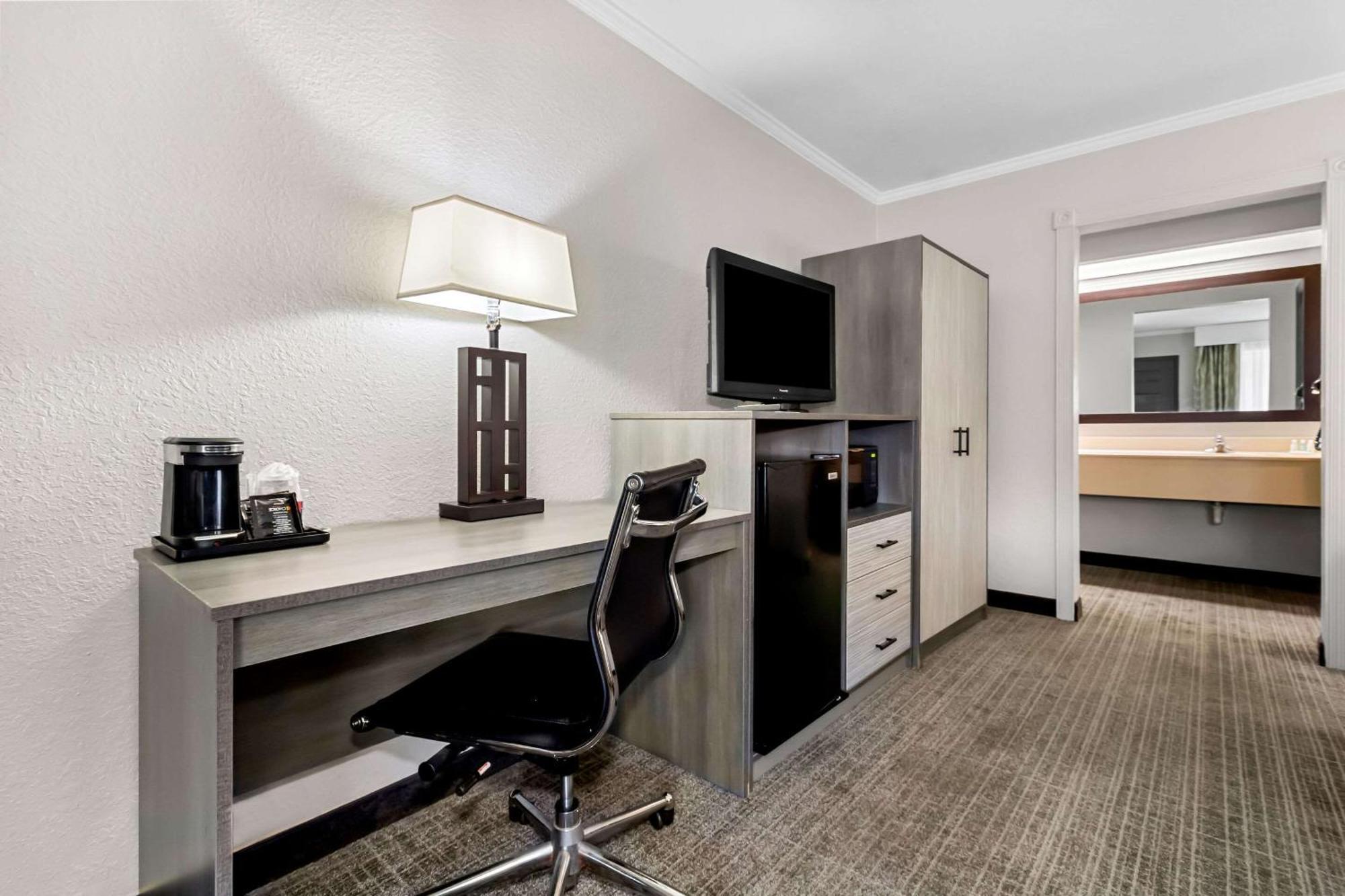 Quality Inn & Suites Florence Civic Center Exteriör bild