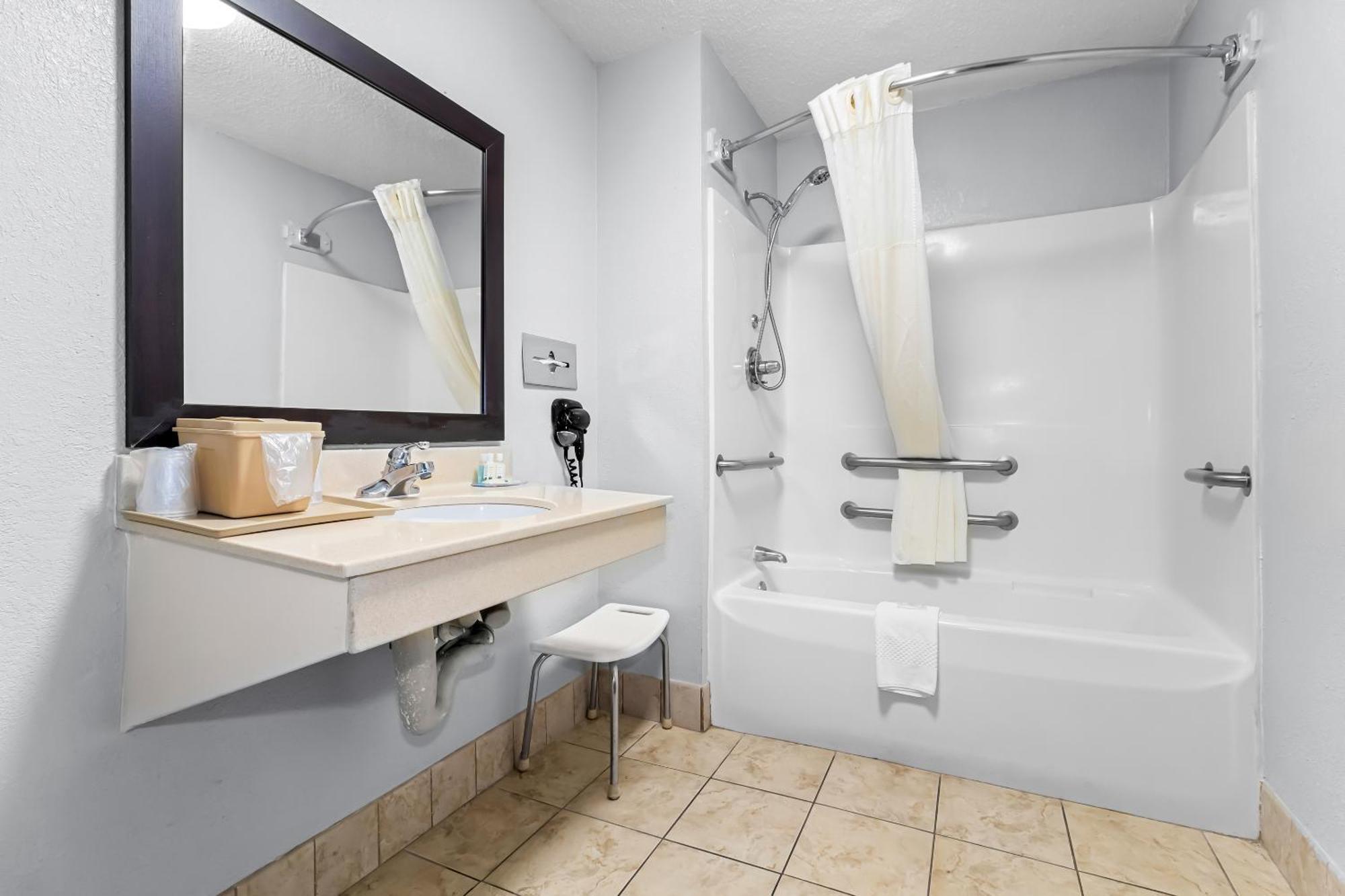 Quality Inn & Suites Florence Civic Center Exteriör bild