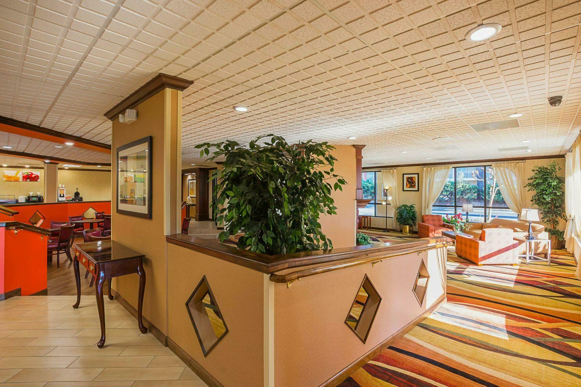 Quality Inn & Suites Florence Civic Center Exteriör bild
