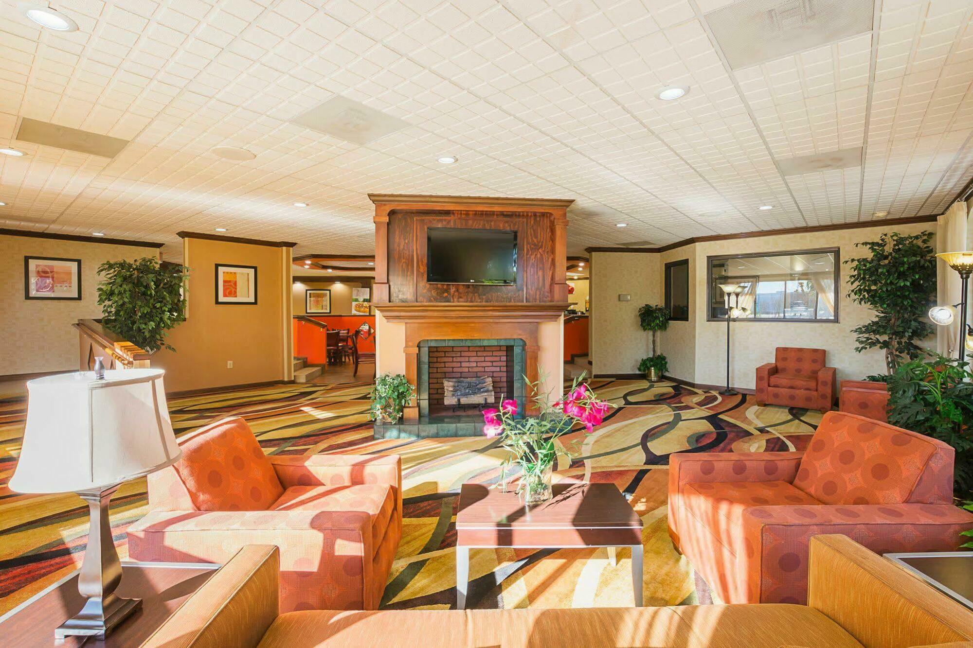 Quality Inn & Suites Florence Civic Center Exteriör bild